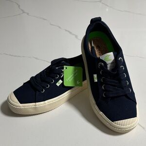 Cariuma OCA Low Navy Canvas Sneakers